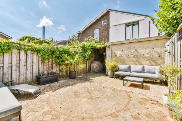 Courtyard Wall Repair in Reading